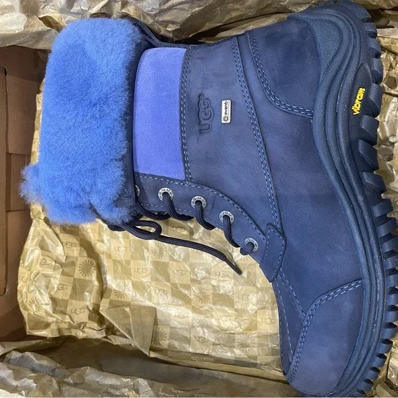 UGG Women's Fur-Lined Winter Boots Adirondack III Navy blue size 8 new with box - Picture 6 of 11